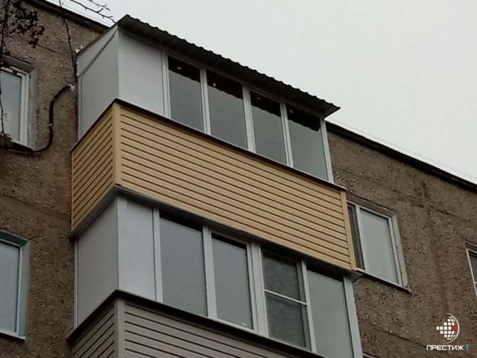 balcon cu acoperiș.jpg