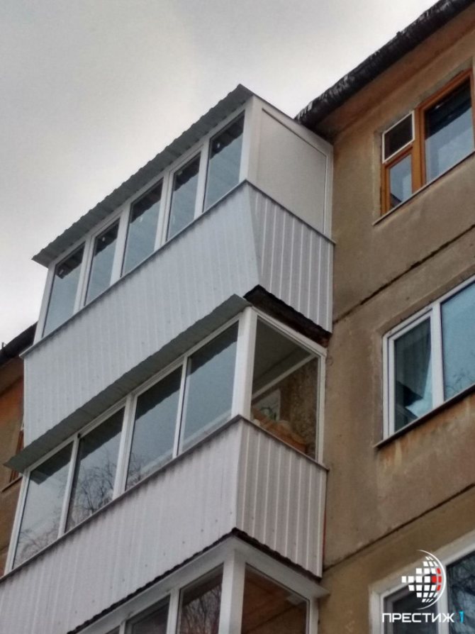 balcon cu stabilizator și acoperiș.jpg