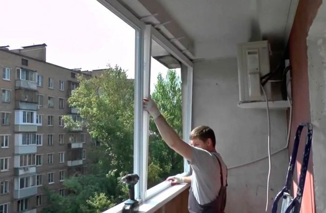 Cum se elimină ferestrele de plastic de pe balcon